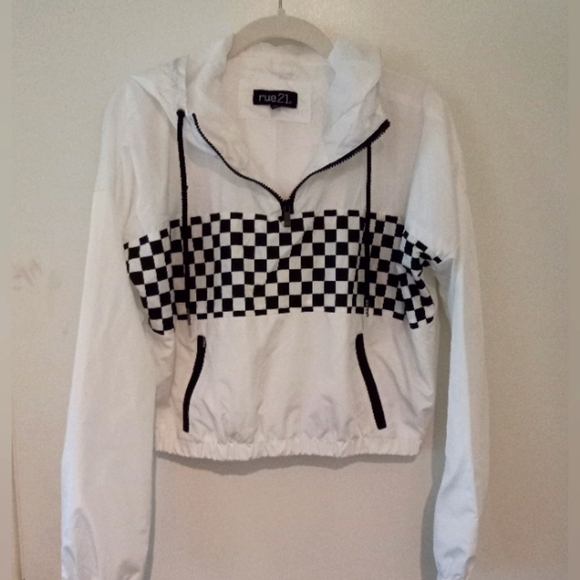 Checkered Blk/Wht Cropped Windbreaker From Forever 21, sz. S ,Can fit a Medium - Picture 1 of 7